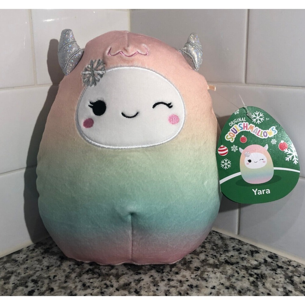 Yara the Yeti 2022 Squishmallow Christmas Winter 7.5" Plush - New with Tags